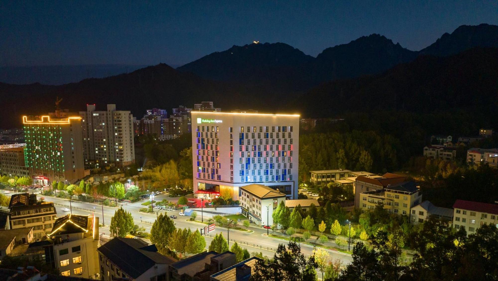Holiday Inn Express Luanchuan By Ihg ภายนอก รูปภาพ