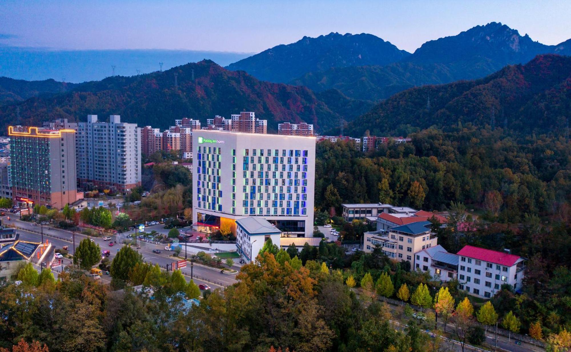 Holiday Inn Express Luanchuan By Ihg ภายนอก รูปภาพ