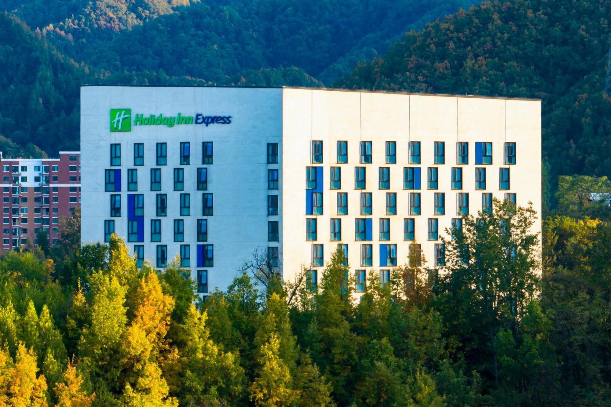 Holiday Inn Express Luanchuan By Ihg ภายนอก รูปภาพ